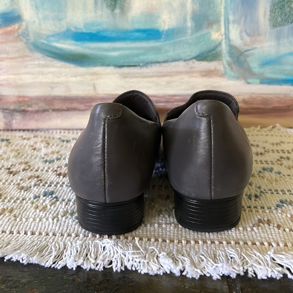 Trotters Women's Leather Moment Flat Dark Gray Women's Size 8 - Picture 4 of 9